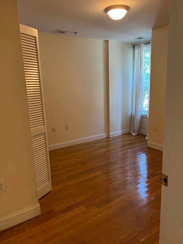 Foto del edificio - 73 Westland Ave