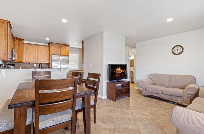 Building Photo - 3 Bedroom 2 Bath Beautiful home