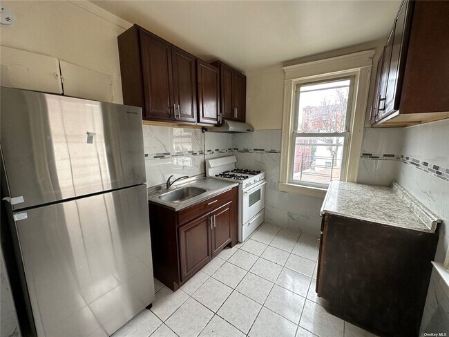 Foto del edificio - 88-10 173rd St