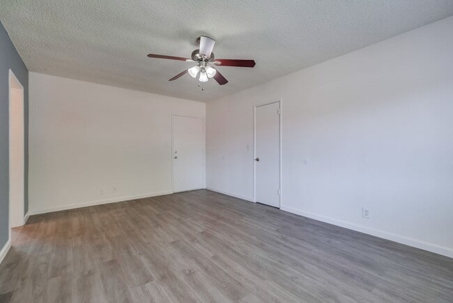 Interior Photo - 2485 Venice Blvd Venice Blvd Apartment