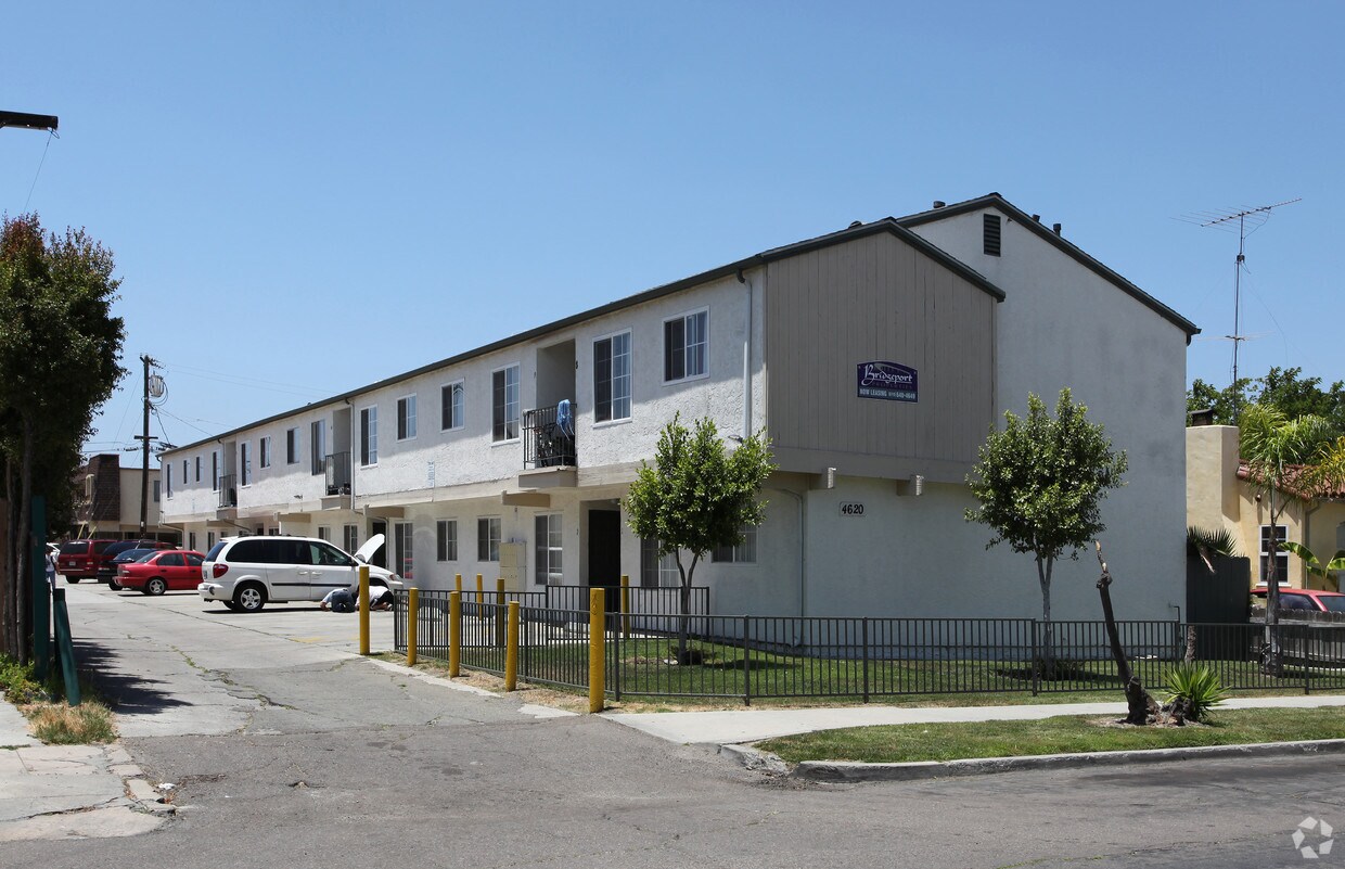 Primary Photo - 4620 Wilson Ave