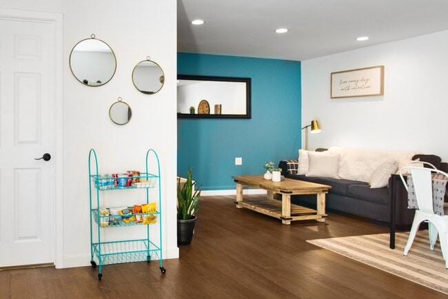 Building Photo - 5534 Alcove Ave