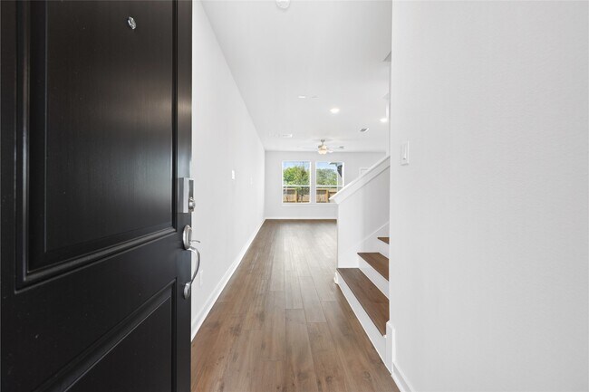 Foto del edificio - 8117 Danson Ln
