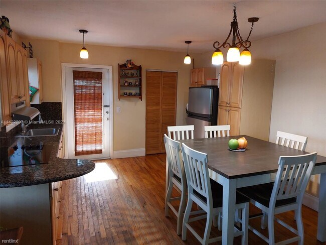 Foto del edificio - 2 br, 1 bath House - 4025 SW 62nd Ct