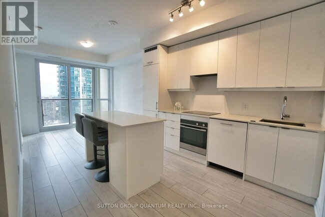 Building Photo - 30-1630 Elm Dr W