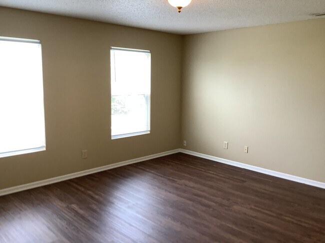Building Photo - 10176 Cumberland Pointe Blvd