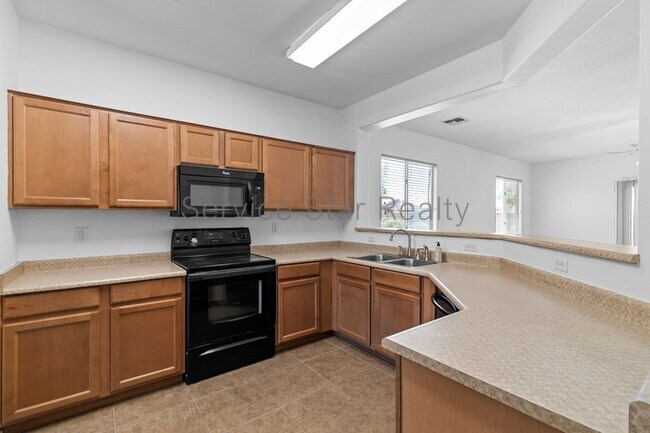 Building Photo - 2566 W Alta Vista Rd