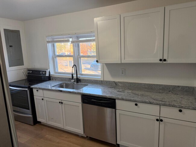 Foto del edificio - 1665 Elaine Rd