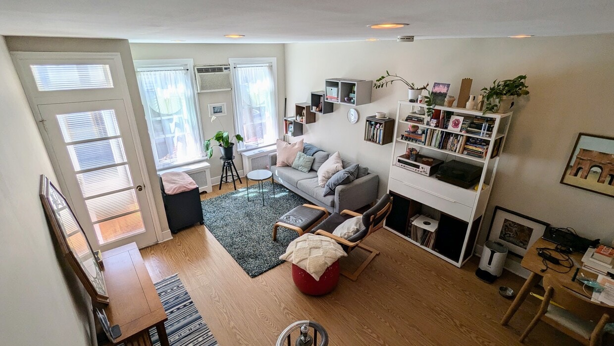 Living Room - 1523 S Mole St