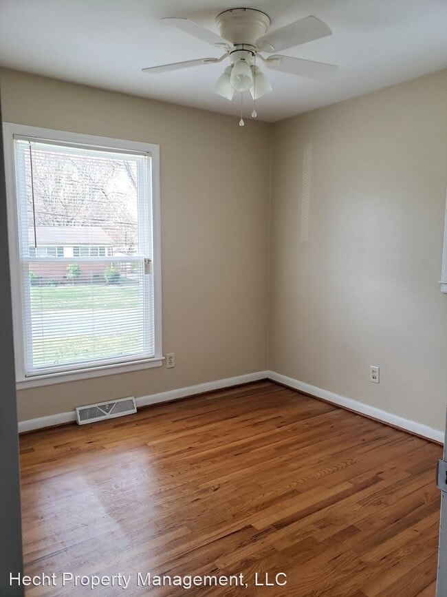 Building Photo - 3 br, 1 bath House - 223 Mattoon St