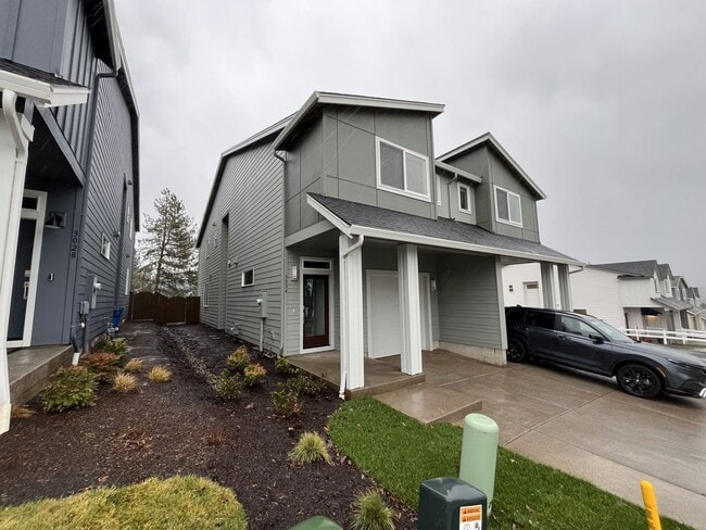 Building Photo - Exceptional 3-Bedroom Modern Home with Island Kitchen, Spacious Living, and Attached Garage