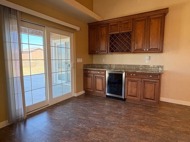 Building Photo - Spacious 3-Bedroom Home in Golden Hills