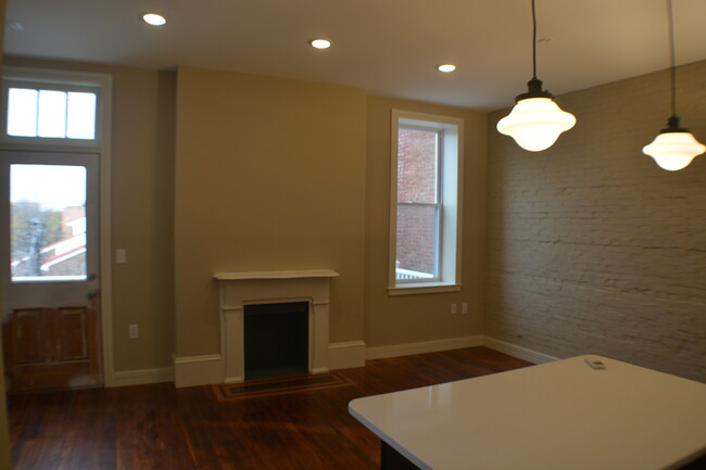 Isla de cocina y sala de estar - Bolton - 1323 Eutaw Place