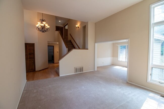 Building Photo - 3 Bd / 2.5 Ba Issaquah Home