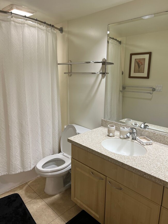 Building Photo - Rarely Available 1 Bed / 1 Bath In Waikiki at Aston Waikiki Sunset!!