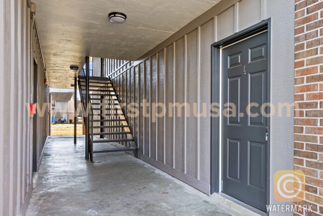 Building Photo - 200 Eveningside Dr