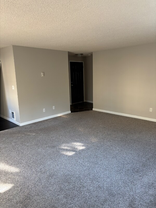 Building Photo - 1620 Kent Des Moines Rd