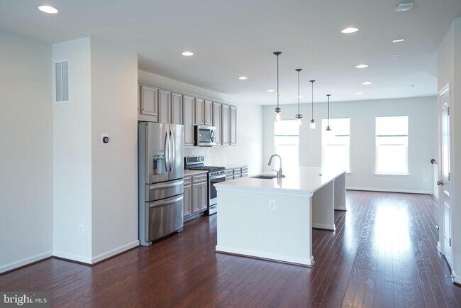 Foto del edificio - 2038 Twisted Oak Pl