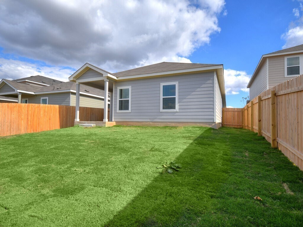Foto principal - 19400 Caymus Dr