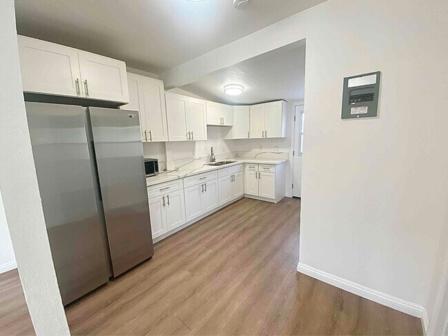 Building Photo - 313 N Kenilworth Ave