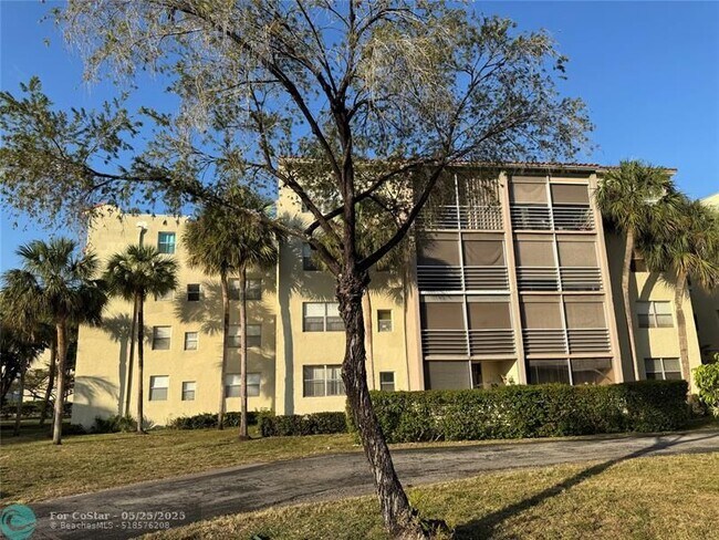 Building Photo - 1810 N Lauderdale Ave