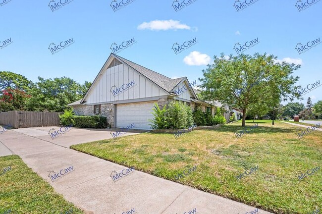 Building Photo - 3636 Shady Brook Dr