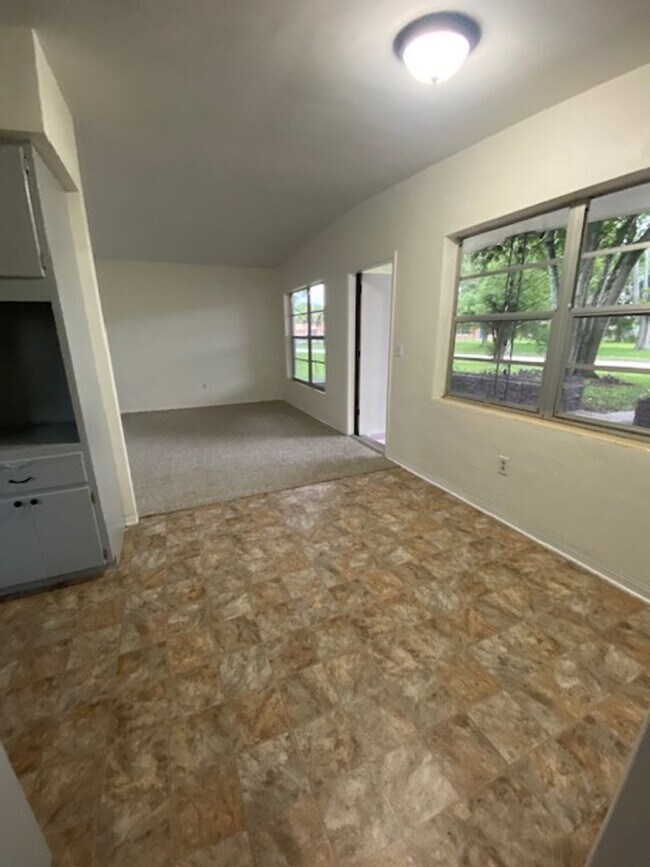 Foto del edificio - 2 Bed 1 Bath Home | Pet Friendly | Washer ...