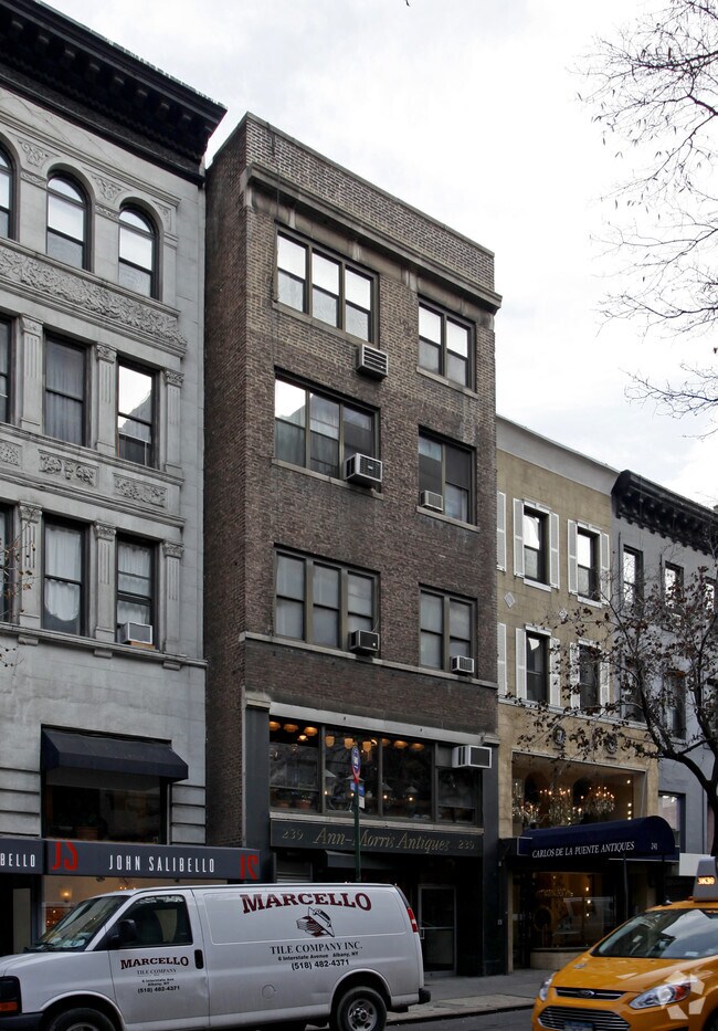 Foto del edificio - 239 E 60th St