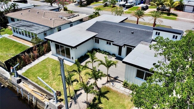 Building Photo - 1720 SW 23rd Ave