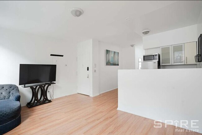 Building Photo - 2 bedroom in NEW YORK NY 10009