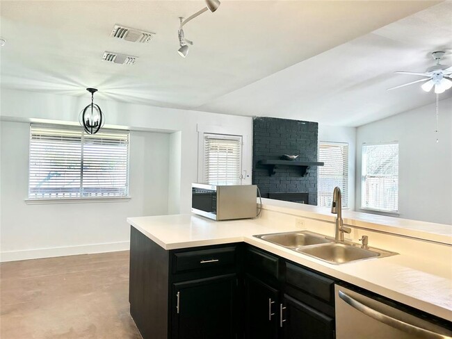 Foto del edificio - 5726 Shreveport Dr