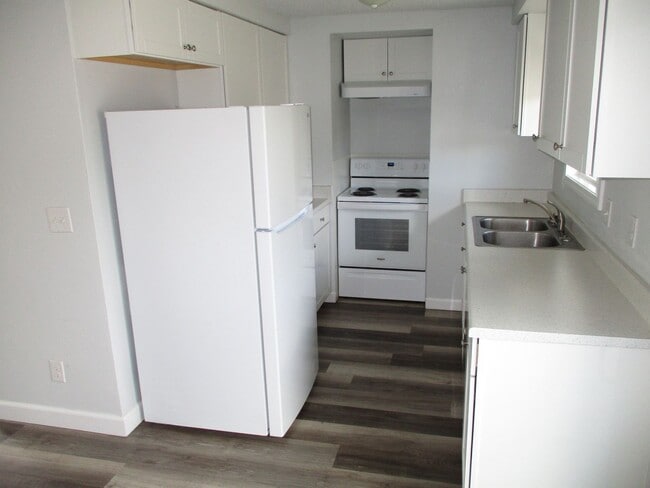 Building Photo - 18-4