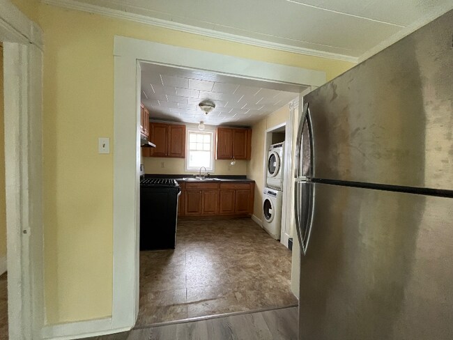 Building Photo - 683 State St