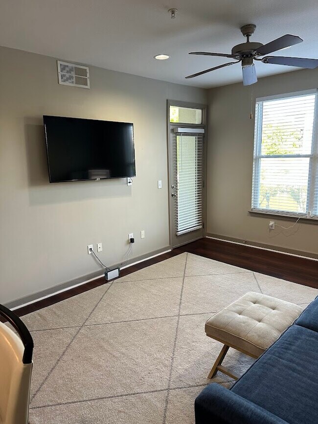 Foto del edificio - 390 17th St NW