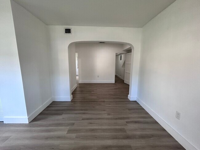 Dining Area - 33 Madeira Ave