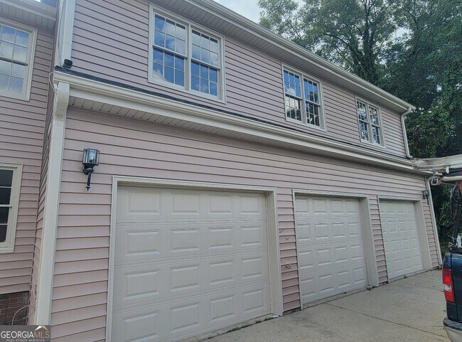 Building Photo - 1780 Elmwood Cir