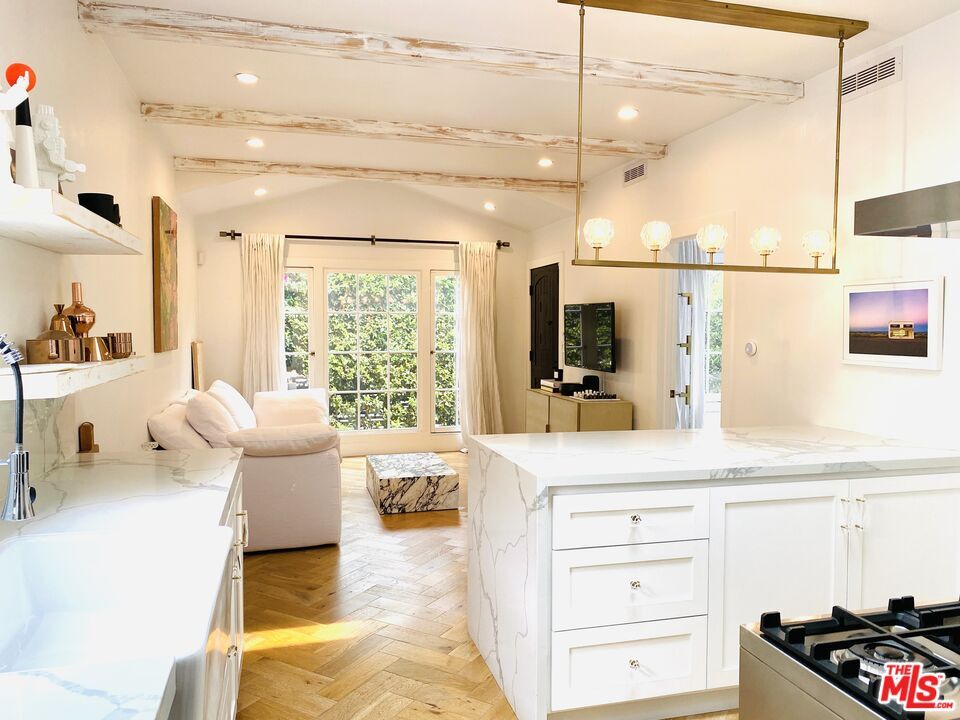 Foto principal - 8062 Waring Ave