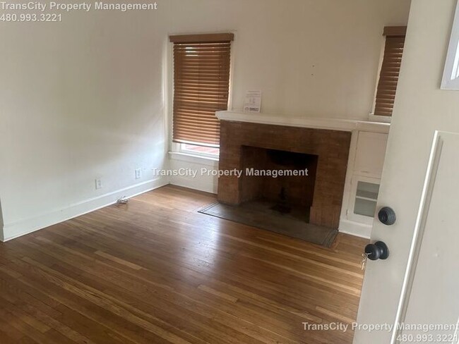 Building Photo - 1 Bedroom duplex 10th St and McDowell Phoenix