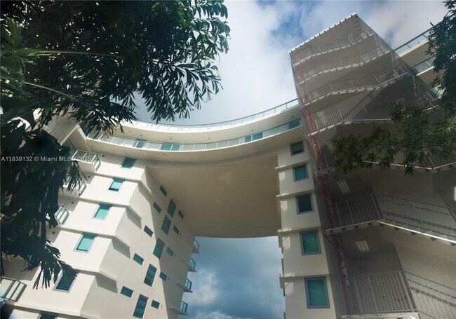 Foto del edificio - 6620 Indian Creek Dr