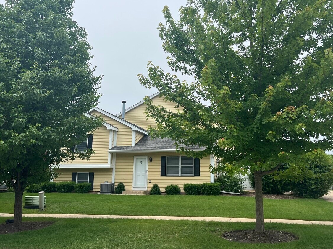 55 Spuhler Dr Unit 55, Batavia, IL 60510 Condo for Rent in Batavia