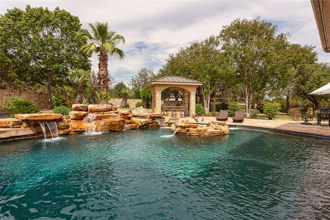 Building Photo - 313 Bella Montagna Cir