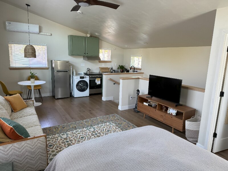 Foto principal - 727 NE Marshall Ave
