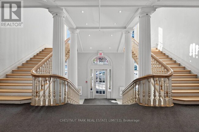 Photo du bâtiment - 201 Carlaw Ave