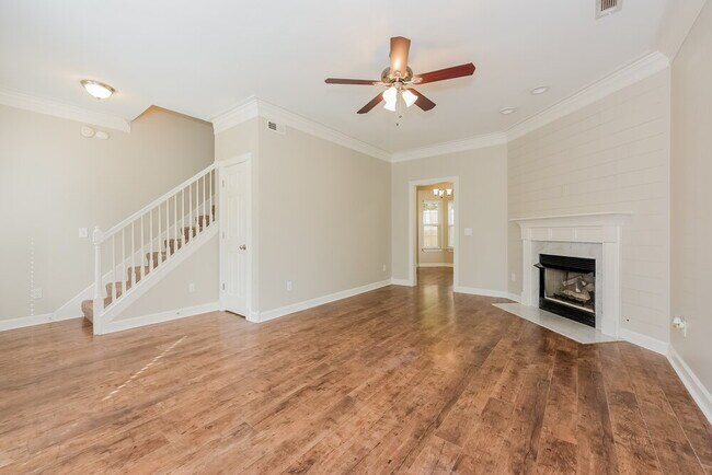 Foto del edificio - 145 Summerlake Pl