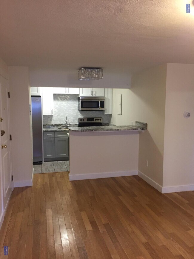 Foto del edificio - 12 Commonwealth Ct