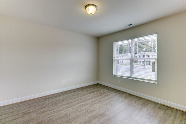 Foto del edificio - Two Story Townhome!