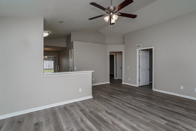 Building Photo - 14943 Deer Meadow Dr