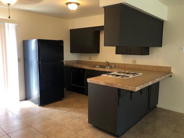 Foto del edificio - 1424 N Lemoore Ave