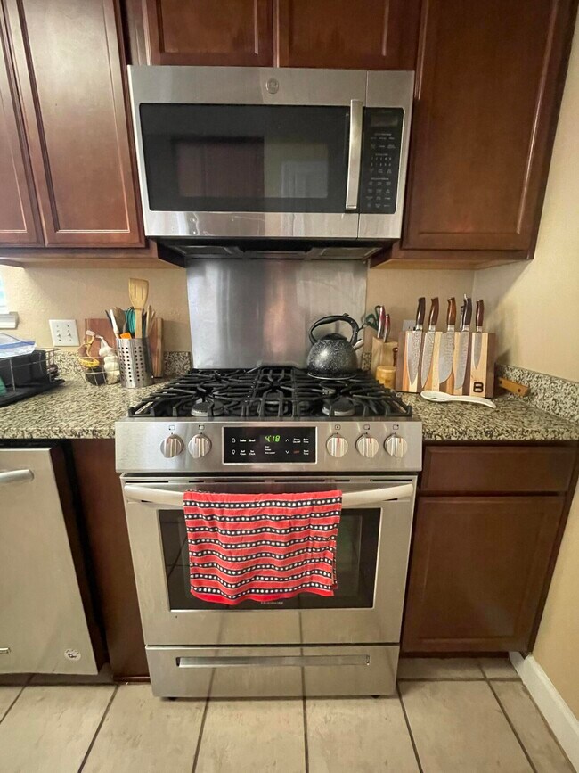 Building Photo - 9697 Leeward Way