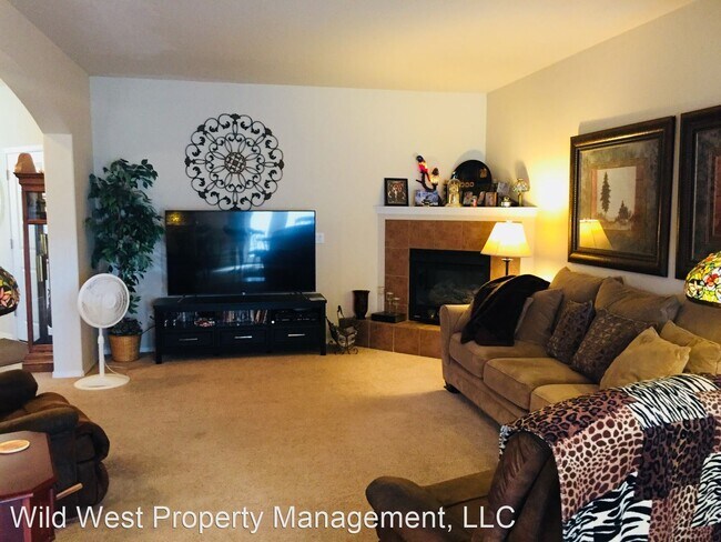 Building Photo - 3 br, 2.5 bath House - 795 SW Hodia Loop